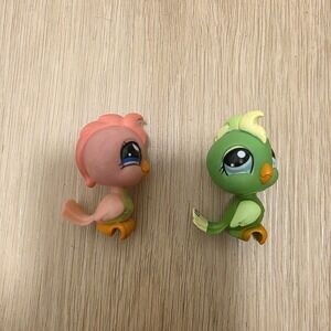 Littlest Pet Shop Hasbro Pink & Green Cockatoos Bundle Of 2 #854 & #1369‎